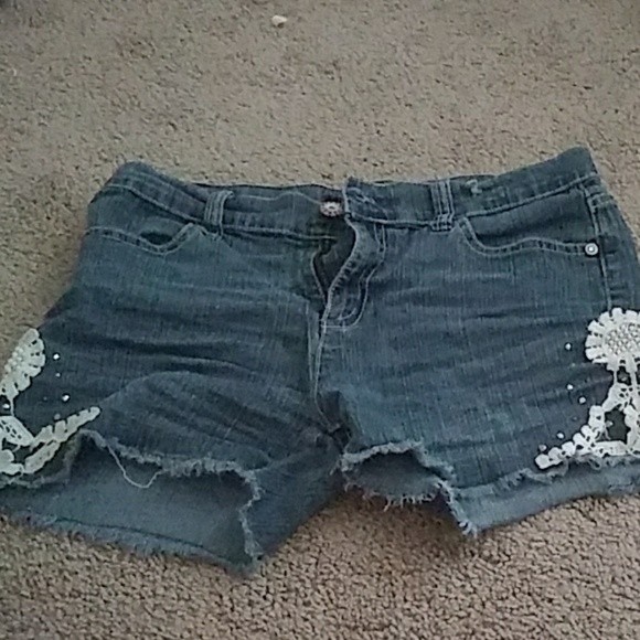 Shorts - Picture 2 of 3